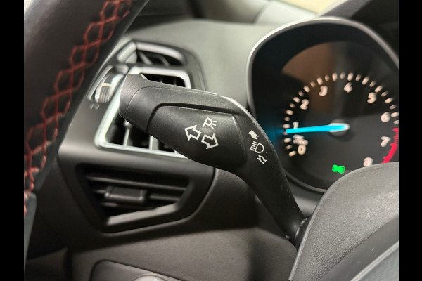Ford Kuga 1.5 EcoBoost ST Line | 150 PK | Winterpakket | Handgeschakeld | Panoramadak | 19" | Navigatie