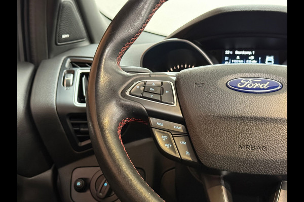 Ford Kuga 1.5 EcoBoost ST Line | 150 PK | Winterpakket | Handgeschakeld | Panoramadak | 19" | Navigatie
