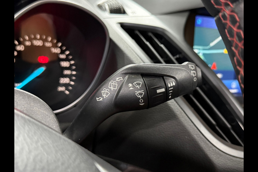 Ford Kuga 1.5 EcoBoost ST Line | 150 PK | Winterpakket | Handgeschakeld | Panoramadak | 19" | Navigatie
