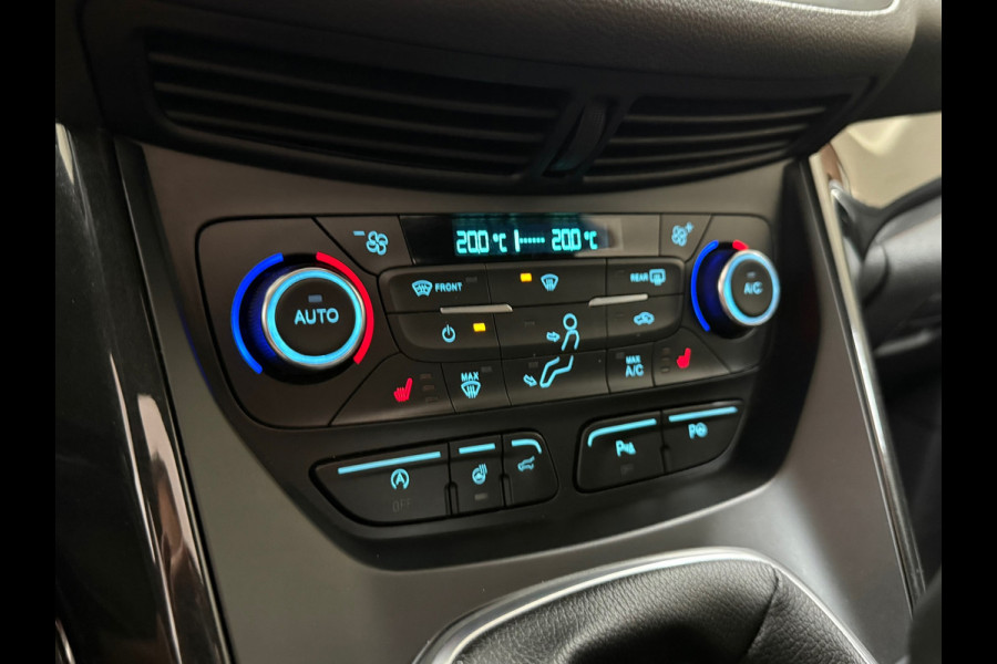 Ford Kuga 1.5 EcoBoost ST Line | 150 PK | Winterpakket | Handgeschakeld | Panoramadak | 19" | Navigatie