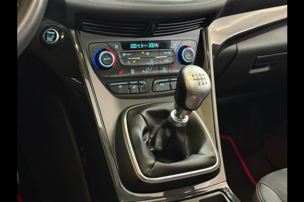 Ford Kuga 1.5 EcoBoost ST Line | 150 PK | Winterpakket | Handgeschakeld | Panoramadak | 19" | Navigatie