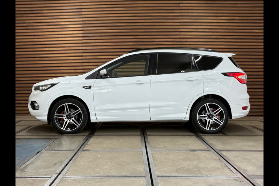 Ford Kuga 1.5 EcoBoost ST Line | 150 PK | Winterpakket | Handgeschakeld | Panoramadak | 19" | Navigatie