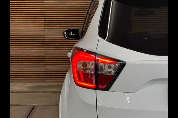 Ford Kuga 1.5 EcoBoost ST Line | 150 PK | Winterpakket | Handgeschakeld | Panoramadak | 19" | Navigatie
