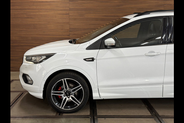 Ford Kuga 1.5 EcoBoost ST Line | 150 PK | Winterpakket | Handgeschakeld | Panoramadak | 19" | Navigatie