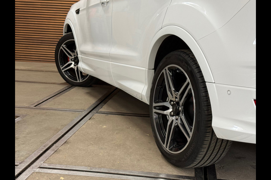 Ford Kuga 1.5 EcoBoost ST Line | 150 PK | Winterpakket | Handgeschakeld | Panoramadak | 19" | Navigatie