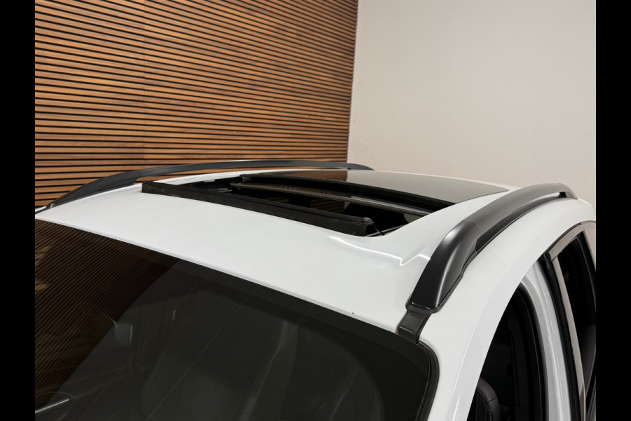 Ford Kuga 1.5 EcoBoost ST Line | 150 PK | Winterpakket | Handgeschakeld | Panoramadak | 19" | Navigatie