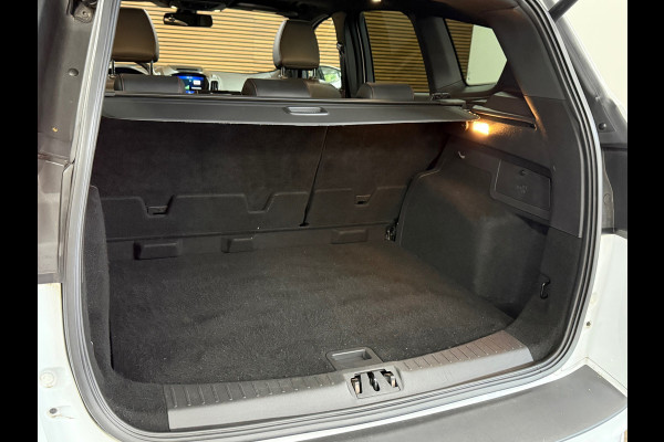 Ford Kuga 1.5 EcoBoost ST Line | 150 PK | Winterpakket | Handgeschakeld | Panoramadak | 19" | Navigatie