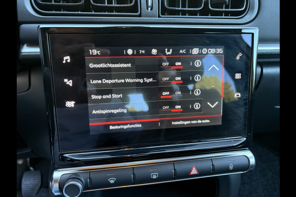 Citroën C3 1.2 PureTech C-Series Airco - Apple carplay - Bluetooth - Cruise control - Licht metalen velgen 16 inch - Navigatiesysteem - Radio - Stuur multifunctioneel - Led verlichting - Mistlampen - Start/stop systeem - Elektrische ramen - Extra getint glas achter
