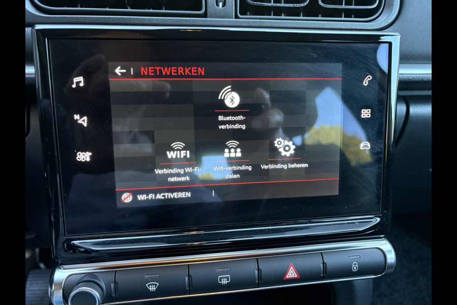 Citroën C3 1.2 PureTech C-Series Airco - Apple carplay - Bluetooth - Cruise control - Licht metalen velgen 16 inch - Navigatiesysteem - Radio - Stuur multifunctioneel - Led verlichting - Mistlampen - Start/stop systeem - Elektrische ramen - Extra getint glas achter