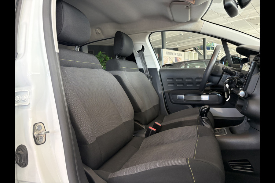 Citroën C3 1.2 PureTech C-Series Airco - Apple carplay - Bluetooth - Cruise control - Licht metalen velgen 16 inch - Navigatiesysteem - Radio - Stuur multifunctioneel - Led verlichting - Mistlampen - Start/stop systeem - Elektrische ramen - Extra getint glas achter