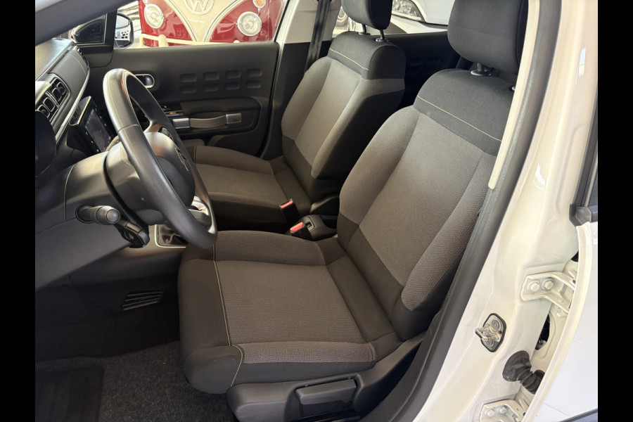 Citroën C3 1.2 PureTech C-Series Airco - Apple carplay - Bluetooth - Cruise control - Licht metalen velgen 16 inch - Navigatiesysteem - Radio - Stuur multifunctioneel - Led verlichting - Mistlampen - Start/stop systeem - Elektrische ramen - Extra getint glas achter