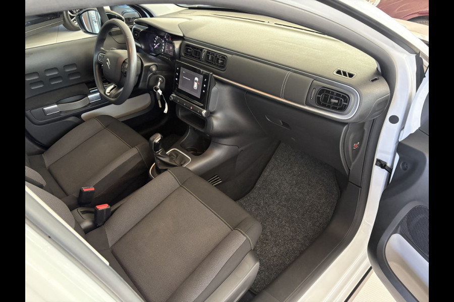 Citroën C3 1.2 PureTech C-Series Airco - Apple carplay - Bluetooth - Cruise control - Licht metalen velgen 16 inch - Navigatiesysteem - Radio - Stuur multifunctioneel - Led verlichting - Mistlampen - Start/stop systeem - Elektrische ramen - Extra getint glas achter