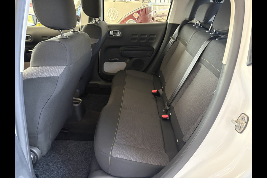 Citroën C3 1.2 PureTech C-Series Airco - Apple carplay - Bluetooth - Cruise control - Licht metalen velgen 16 inch - Navigatiesysteem - Radio - Stuur multifunctioneel - Led verlichting - Mistlampen - Start/stop systeem - Elektrische ramen - Extra getint glas achter