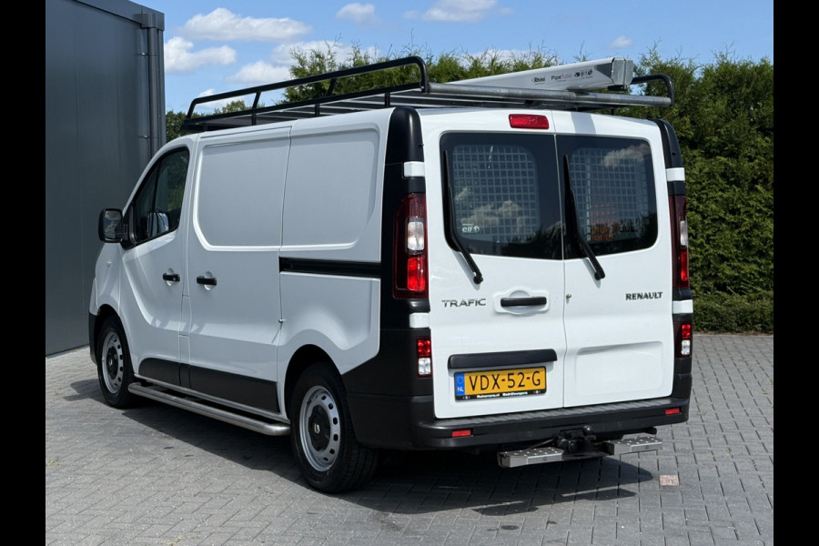 Renault Trafic 2.0 dCi 145 PK / L1H1 / AUTOMAAT / 2x SCHUIFDEUR / INRICHTING / TREKHAAK / IMPERIAAL / 3-ZITS