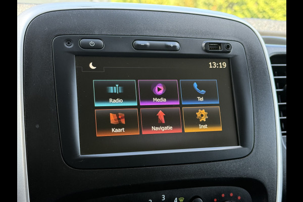 Renault Trafic 2.0 dCi 145 PK / L1H1 / AUTOMAAT / 2x SCHUIFDEUR / INRICHTING / TREKHAAK / IMPERIAAL / 3-ZITS