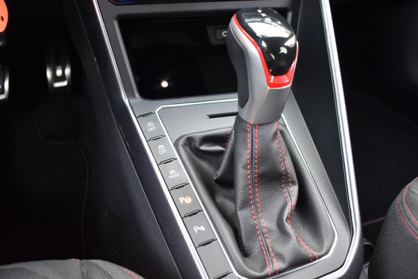 Volkswagen Polo 2.0 TSI GTI TSI 210PK DSG GTI-SPORT IQ-LIGHT/PDC/CARPLAY