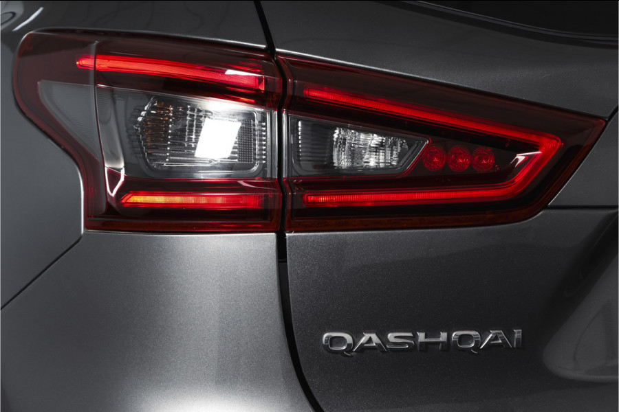 Nissan QASHQAI 1.3 DIG-T 158 PK Premium Edition - Automaat Orig. NL | Panodak | Trekhaak | Cruise | Stoelverw. | PDC | 360 Camera | NAV | ECC | Trekhaak | LM 19" |