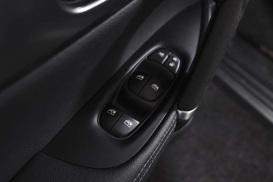 Nissan QASHQAI 1.3 DIG-T 158 PK Premium Edition - Automaat Orig. NL | Panodak | Trekhaak | Cruise | Stoelverw. | PDC | 360 Camera | NAV | ECC | Trekhaak | LM 19" |