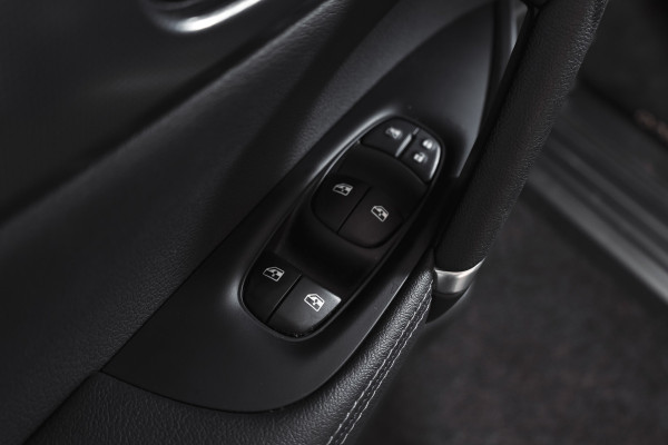 Nissan QASHQAI 1.3 DIG-T 158 PK Premium Edition - Automaat Orig. NL | Panodak | Trekhaak | Cruise | Stoelverw. | PDC | 360 Camera | NAV | ECC | Trekhaak | LM 19" |