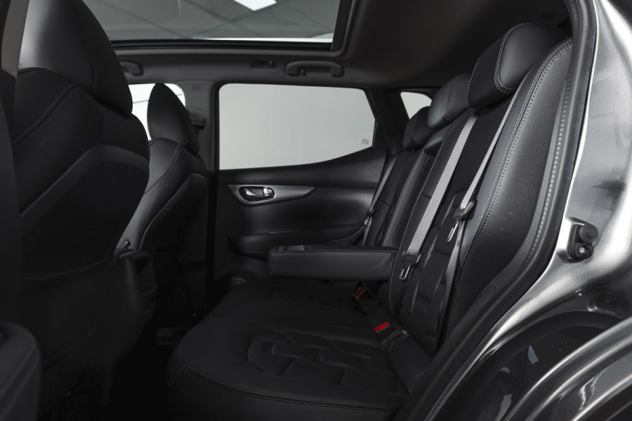 Nissan QASHQAI 1.3 DIG-T 158 PK Premium Edition - Automaat Orig. NL | Panodak | Trekhaak | Cruise | Stoelverw. | PDC | 360 Camera | NAV | ECC | Trekhaak | LM 19" |