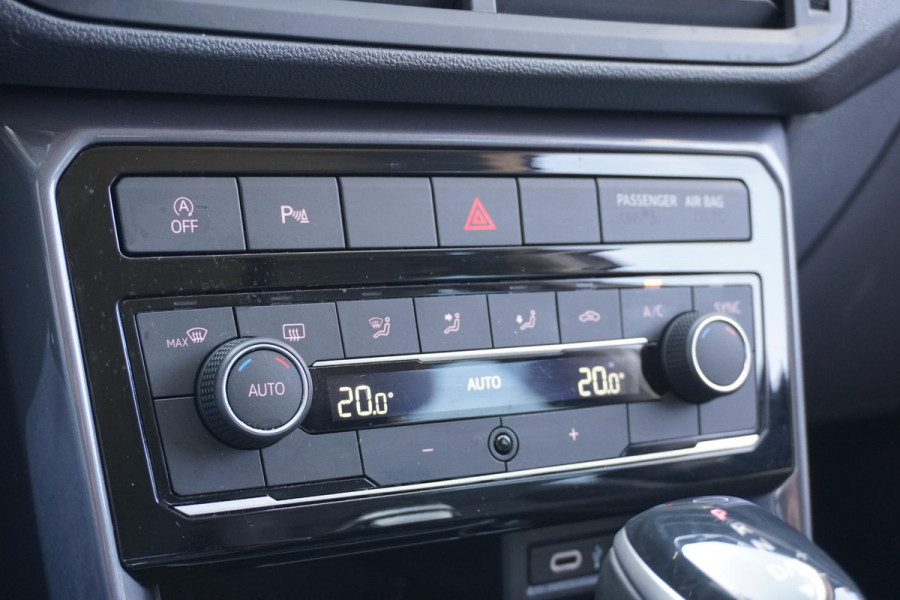 Volkswagen T-Cross 1.0 TSI Style AUT. + TREKHAAK / DIGITALE COCKPIT / NAVIGATIE /