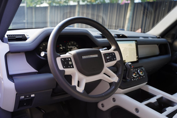 Land Rover Defender 110 2.0 P300e 110 X-Dynamic SE