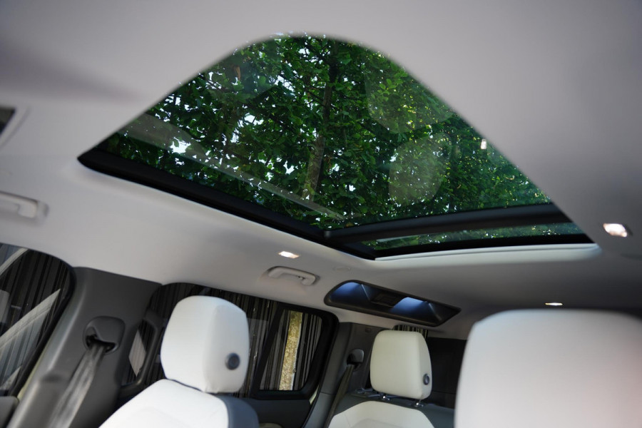 Land Rover Defender 110 2.0 P300e 110 X-Dynamic SE