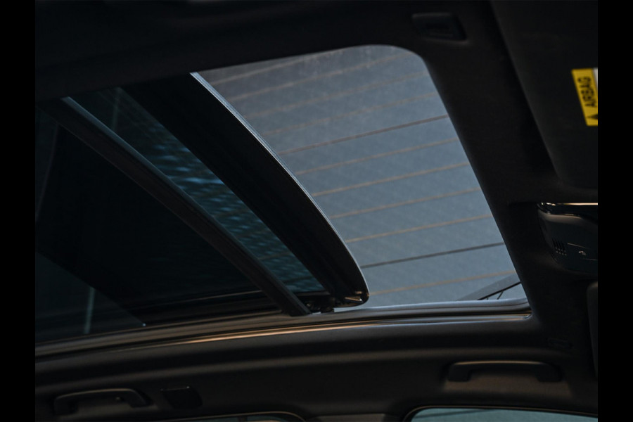 BMW X5 xDrive50e M-Sport Pro | Panoramadak | M-Performance Seats | HUD | 360 Camera | Stoelverwarming + Ventilatie | Memory Seats | Ambiance Interieur | Soft Close | Iconic Glow | Achterbank Verwarming |