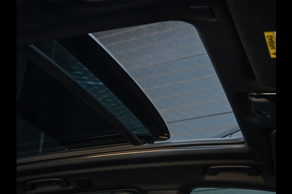 BMW X5 xDrive50e M-Sport Pro | Panoramadak | M-Performance Seats | HUD | 360 Camera | Stoelverwarming + Ventilatie | Memory Seats | Ambiance Interieur | Soft Close | Iconic Glow | Achterbank Verwarming |
