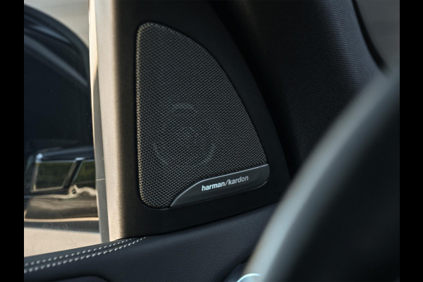 BMW X5 xDrive50e M-Sport Pro | Panoramadak | M-Performance Seats | HUD | 360 Camera | Stoelverwarming + Ventilatie | Memory Seats | Ambiance Interieur | Soft Close | Iconic Glow | Achterbank Verwarming |