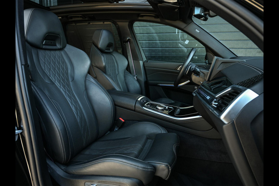 BMW X5 xDrive50e M-Sport Pro | Panoramadak | M-Performance Seats | HUD | 360 Camera | Stoelverwarming + Ventilatie | Memory Seats | Ambiance Interieur | Soft Close | Iconic Glow | Achterbank Verwarming |