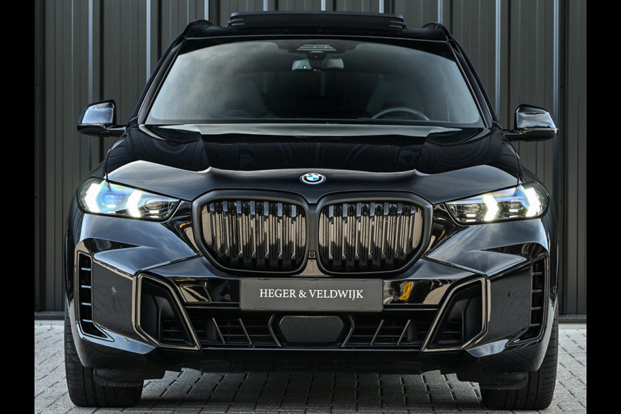 BMW X5 xDrive50e M-Sport Pro | Panoramadak | M-Performance Seats | HUD | 360 Camera | Stoelverwarming + Ventilatie | Memory Seats | Ambiance Interieur | Soft Close | Iconic Glow | Achterbank Verwarming |