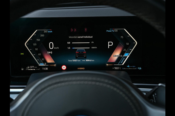 BMW X5 xDrive50e M-Sport Pro | Panoramadak | M-Performance Seats | HUD | 360 Camera | Stoelverwarming + Ventilatie | Memory Seats | Ambiance Interieur | Soft Close | Iconic Glow | Achterbank Verwarming |