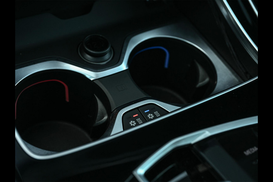 BMW X5 xDrive50e M-Sport Pro | Panoramadak | M-Performance Seats | HUD | 360 Camera | Stoelverwarming + Ventilatie | Memory Seats | Ambiance Interieur | Soft Close | Iconic Glow | Achterbank Verwarming |