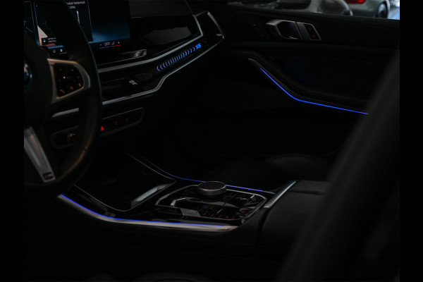 BMW X5 xDrive50e M-Sport Pro | Panoramadak | M-Performance Seats | HUD | 360 Camera | Stoelverwarming + Ventilatie | Memory Seats | Ambiance Interieur | Soft Close | Iconic Glow | Achterbank Verwarming |