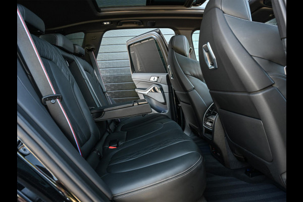 BMW X5 xDrive50e M-Sport Pro | Panoramadak | M-Performance Seats | HUD | 360 Camera | Stoelverwarming + Ventilatie | Memory Seats | Ambiance Interieur | Soft Close | Iconic Glow | Achterbank Verwarming |