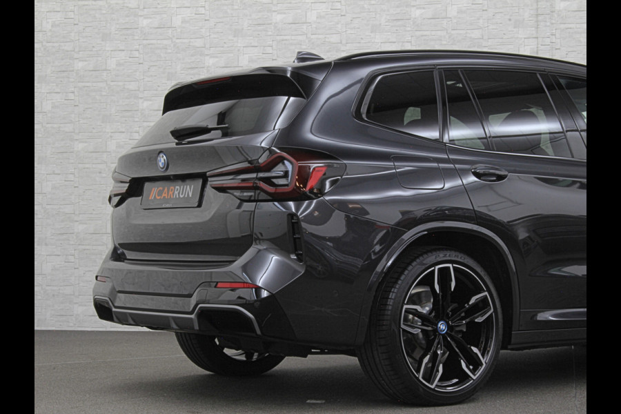 BMW iX3 M-Sport | Sophisto Grey! | Panorama | ACC | Leder | Memory | El. Trekhaak | 97.6% SOH | Sfeerverlichting | 3-Zone Clima | Carplay | LED | Btw auto, 35250,= ex. | Rijklaar incl. Bovag garantie!