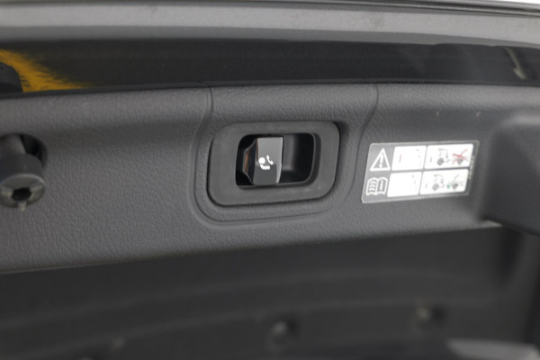 Mercedes-Benz C-Klasse C300e AMG Line |Pano|Burmester|Ambient|Trekhaak|Leder|