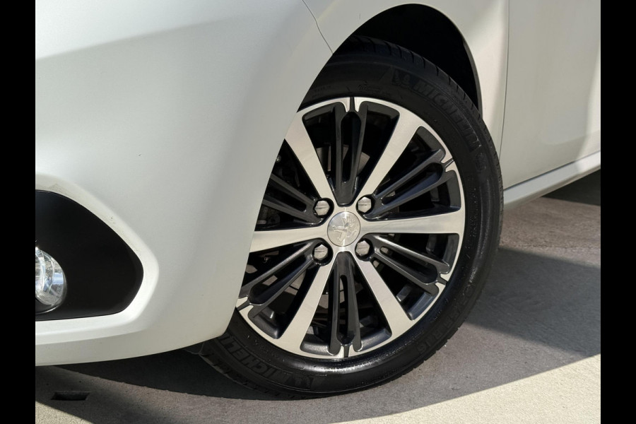 Peugeot 208 1.2 PureTech Allure 2e Eigenaar|Navi|Pano|D-riem vv in 2024|Carplay|Clima|Cruise|PDC|LM Velgen|N.A.P|APK tot 02-2027