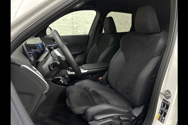 BMW iX1 30 313pk X-Drive M-Sport Performance | Adaptief Led | Sportstoelen | Keyless | 4WD | Adaptieve Cruise en Struurwielverw. voorbereid | Antraciet Hemel | Carplay | Sfeerverlichting | 1200kg Trekgewicht | Camera | Bovag Garantie.