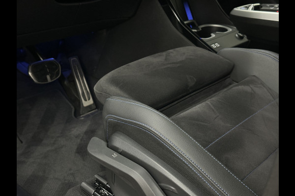 BMW iX1 30 313pk X-Drive M-Sport Performance | Adaptief Led | Sportstoelen | Keyless | 4WD | Adaptieve Cruise en Struurwielverw. voorbereid | Antraciet Hemel | Carplay | Sfeerverlichting | 1200kg Trekgewicht | Camera | Bovag Garantie.