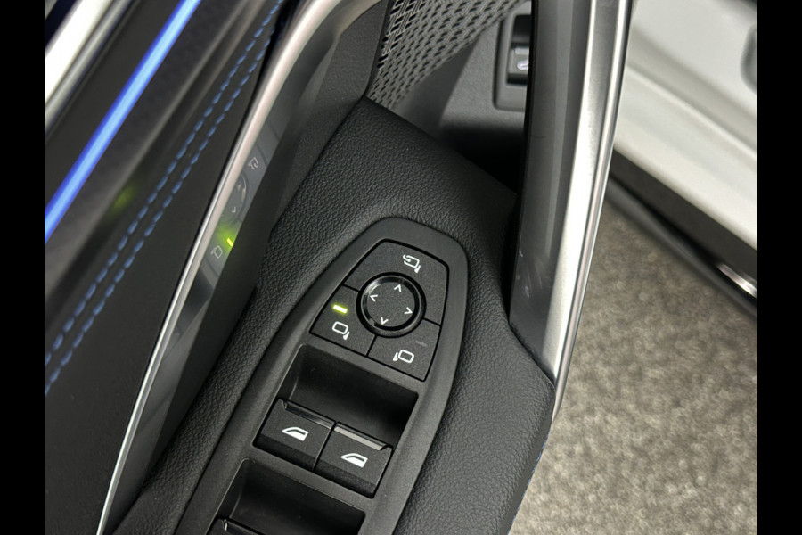 BMW iX1 30 313pk X-Drive M-Sport Performance | Adaptief Led | Sportstoelen | Keyless | 4WD | Adaptieve Cruise en Struurwielverw. voorbereid | Antraciet Hemel | Carplay | Sfeerverlichting | 1200kg Trekgewicht | Camera | Bovag Garantie.