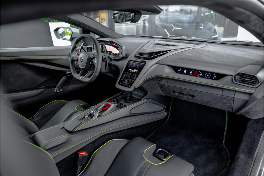 Lamborghini Revuelto 6.5 V12 - Alcantara | Carbon | Passenger Display | 21"