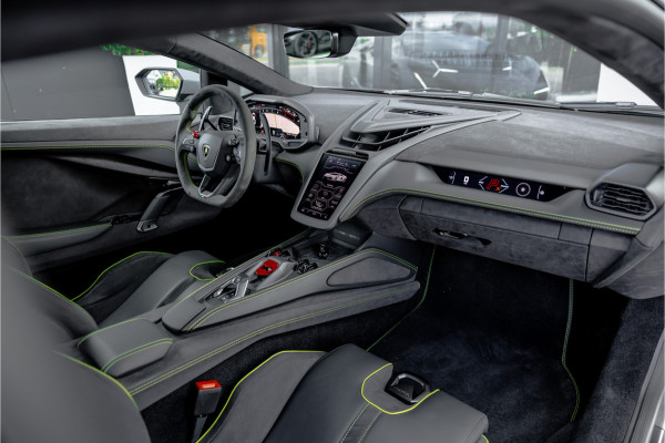 Lamborghini Revuelto 6.5 V12 - Alcantara | Carbon | Passenger Display | 21"