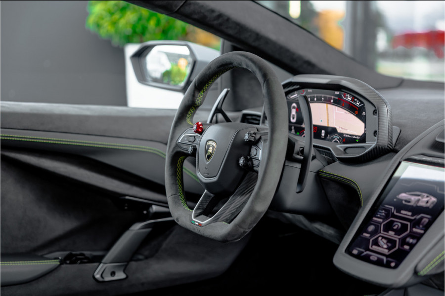 Lamborghini Revuelto 6.5 V12 - Alcantara | Carbon | Passenger Display | 21"