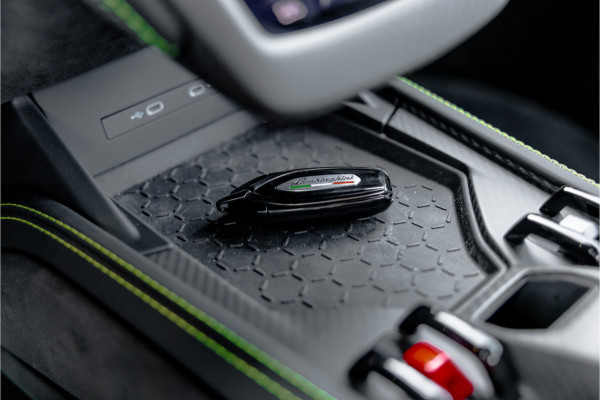Lamborghini Revuelto 6.5 V12 - Alcantara | Carbon | Passenger Display | 21"