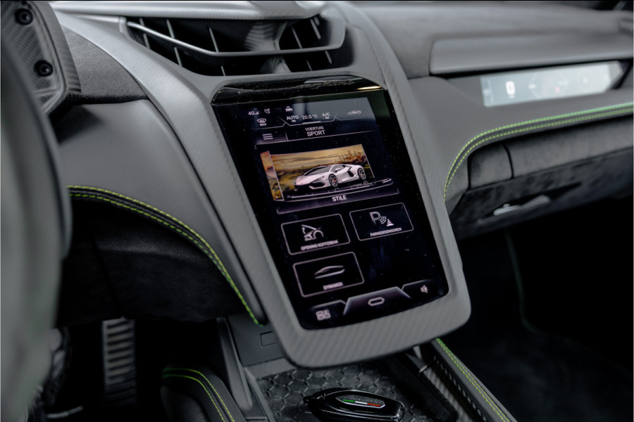 Lamborghini Revuelto 6.5 V12 - Alcantara | Carbon | Passenger Display | 21"