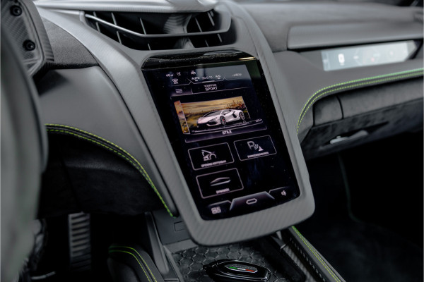 Lamborghini Revuelto 6.5 V12 - Alcantara | Carbon | Passenger Display | 21"