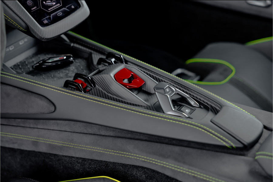 Lamborghini Revuelto 6.5 V12 - Alcantara | Carbon | Passenger Display | 21"