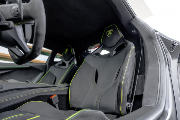 Lamborghini Revuelto 6.5 V12 - Alcantara | Carbon | Passenger Display | 21"